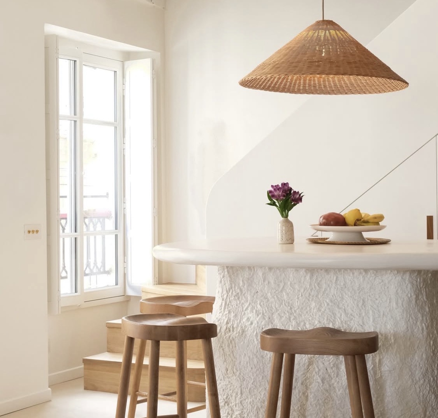 Atelier Montet — îlot de cuisine en béton de chanvre, photographie Leon Wettel